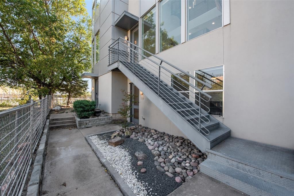 959 W Bluff Street 105, Fort Worth