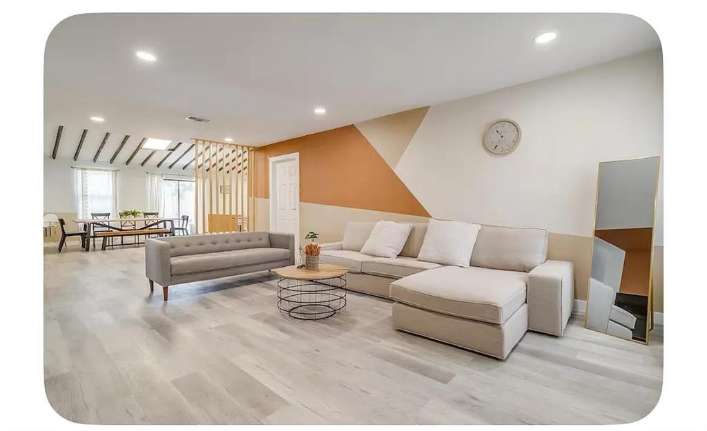 13941 Bee Street, Farmers Branch