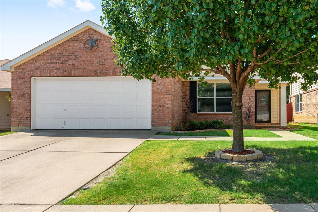 4908 Meadow Trails Drive, Fort Worth