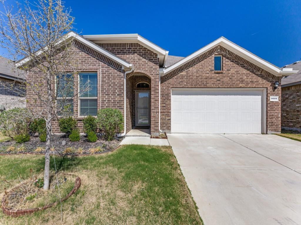 9609 Alderleaf Trail, Fort Worth