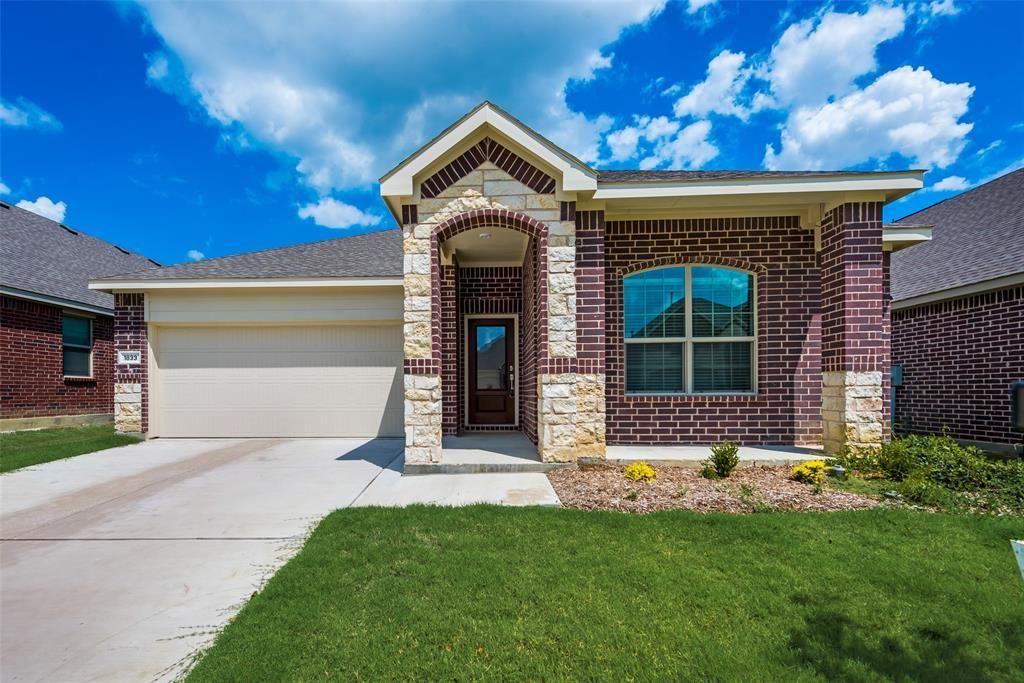 1833 Lake Grove Drive, Little Elm
