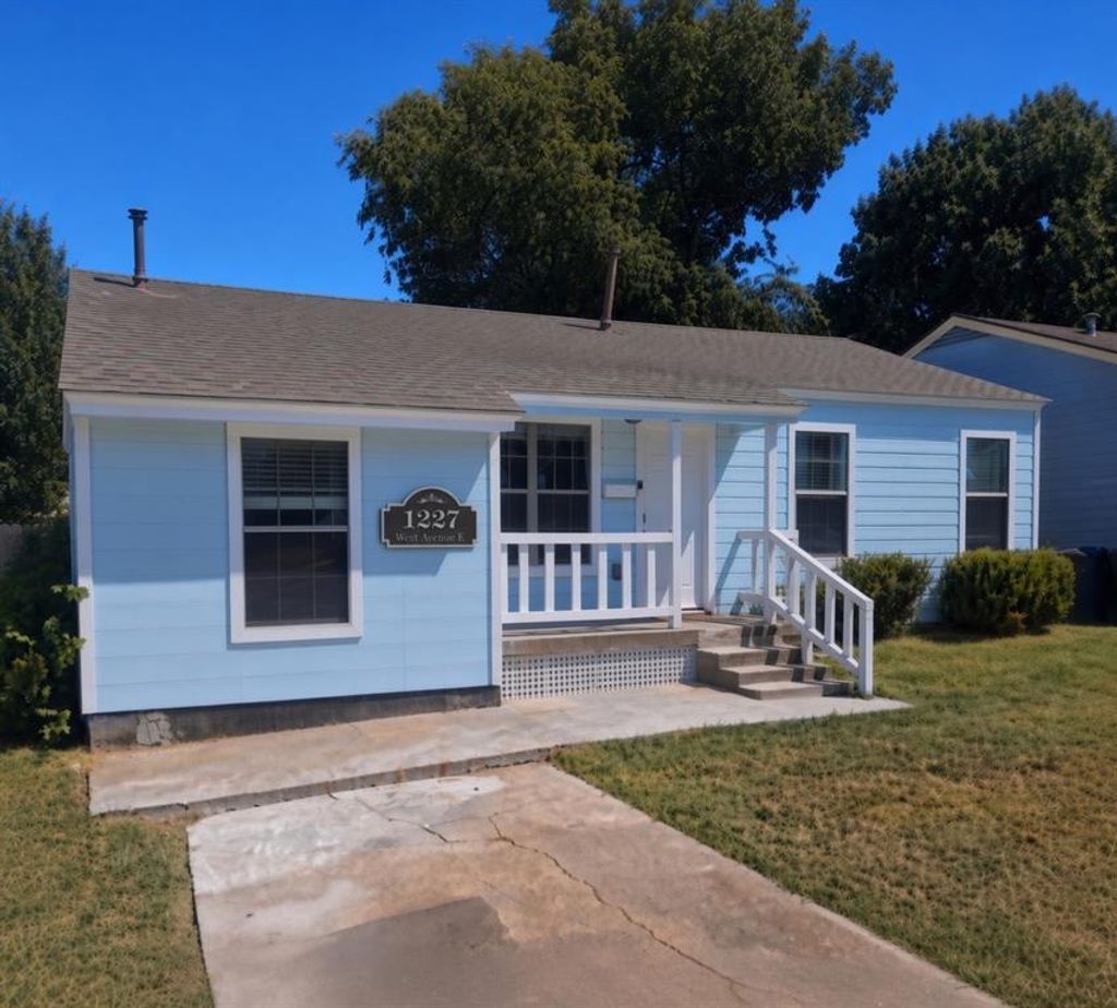 1227 W Avenue Avenue E, Garland