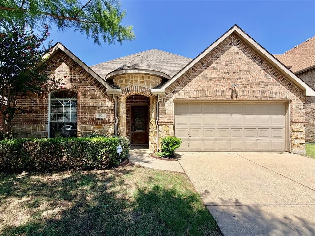 921 Raleigh Path Road, Denton