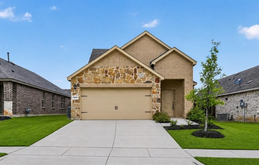 3955 Oak Creek Circle, Denison
