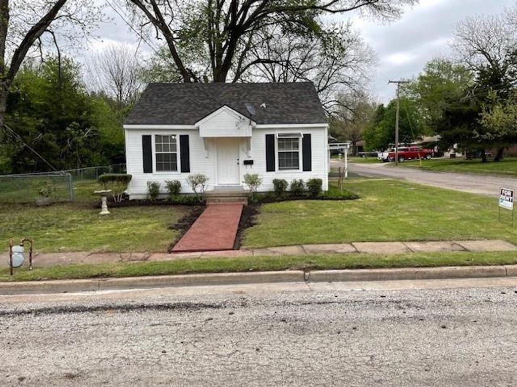 215 Orange Street, Farmersville