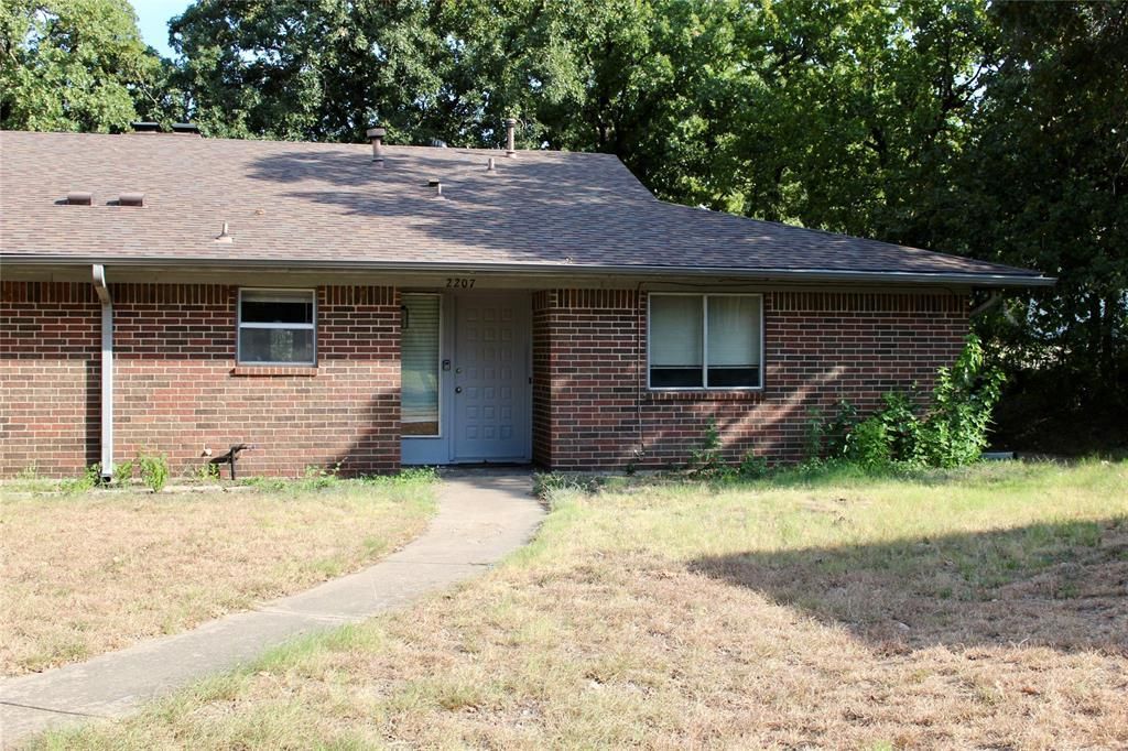 2207 Canterbury Court, Denton