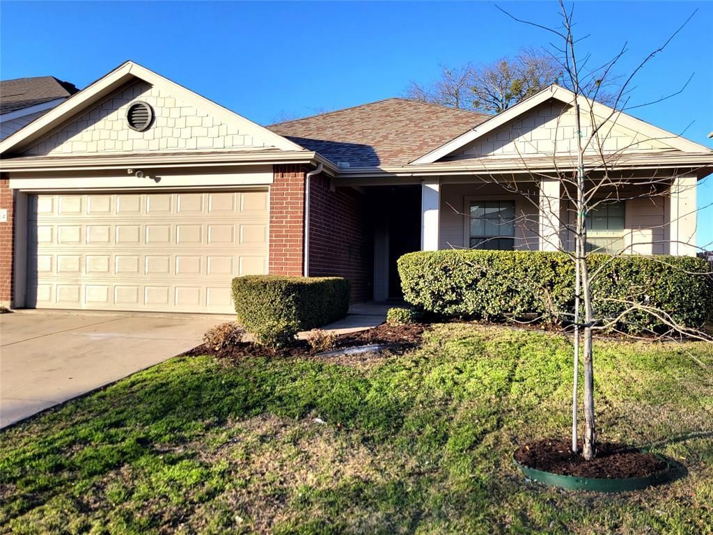 2004 Helmoken Falls Drive, Anna