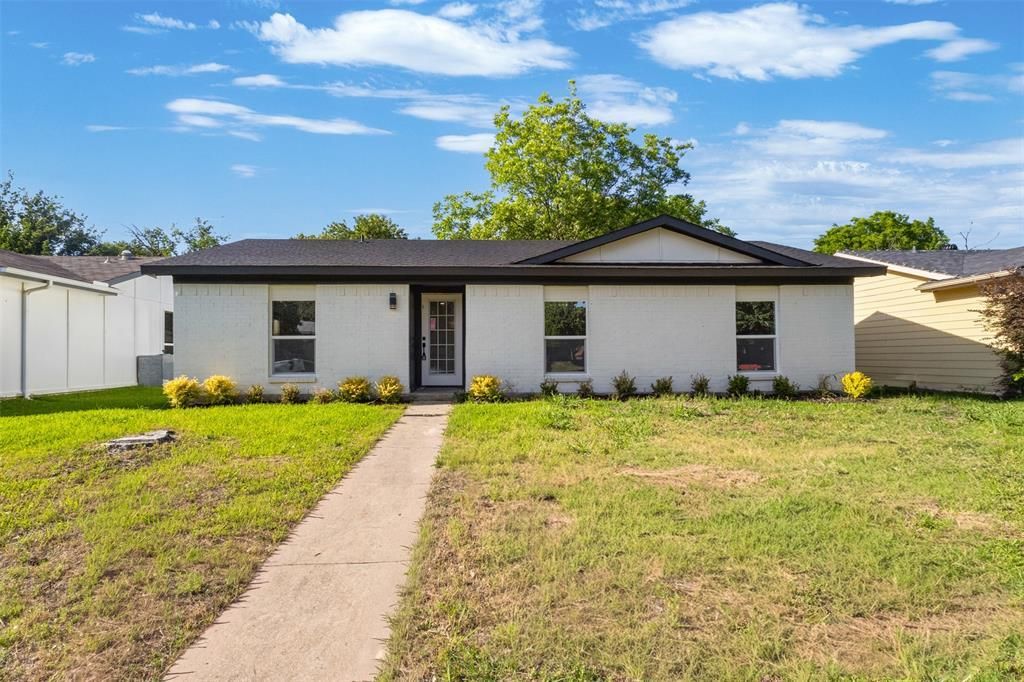 913 Roaming Road Drive, Allen