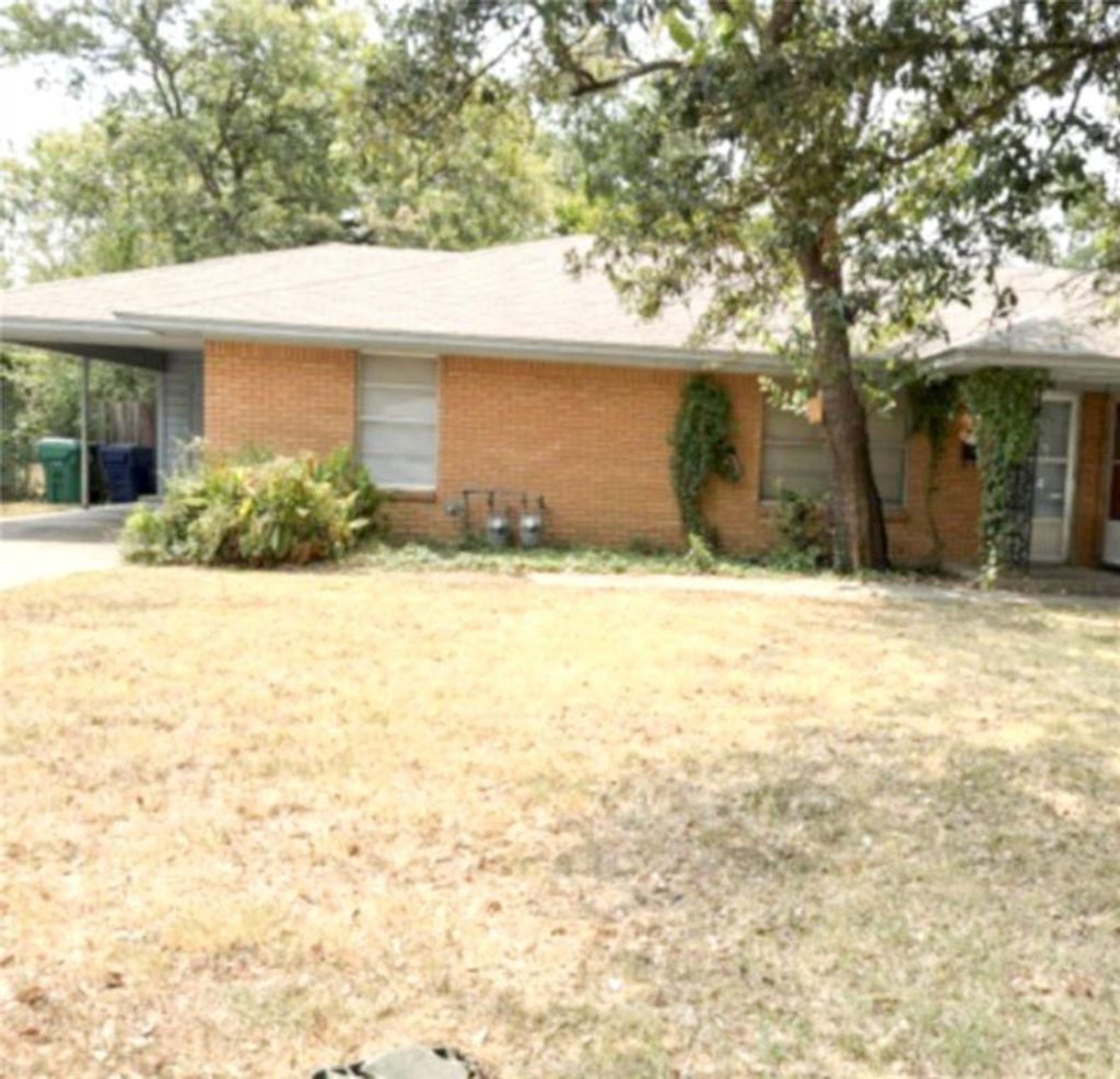 1011 Crescent Street, Denton