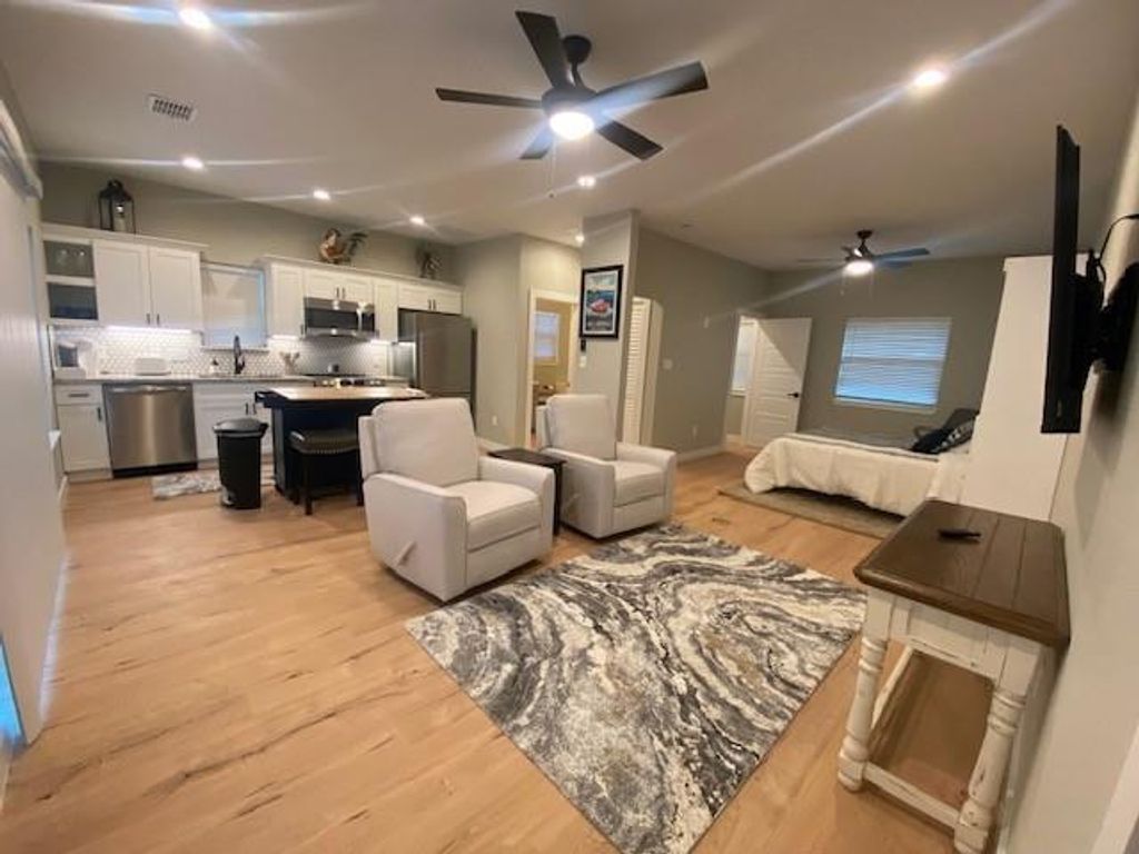922 Cove Trail, Little Elm