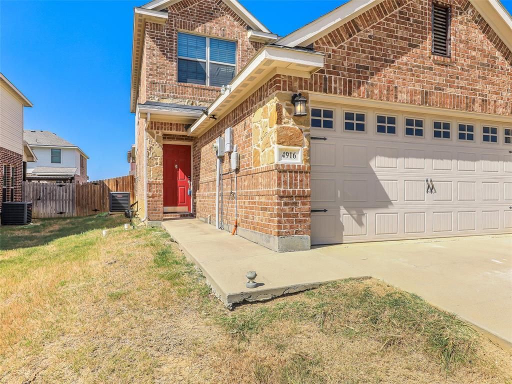 4916 Villas Drive 4916, Sanger