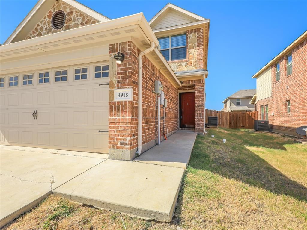 4918 Villas Drive, Sanger