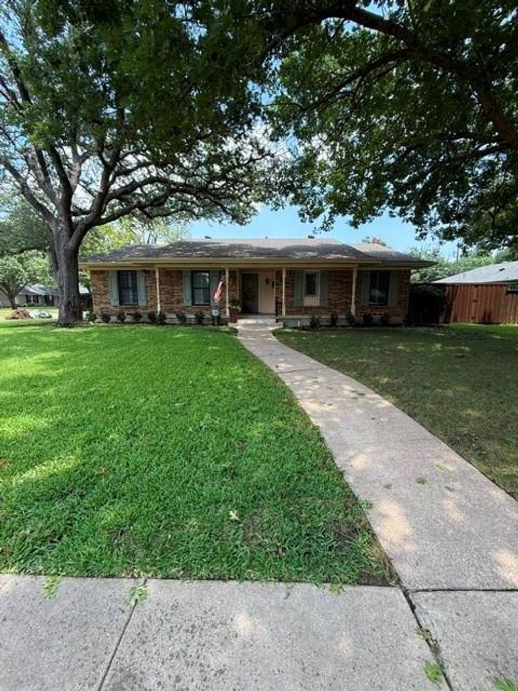 1208 N Cottonwood Drive, Richardson