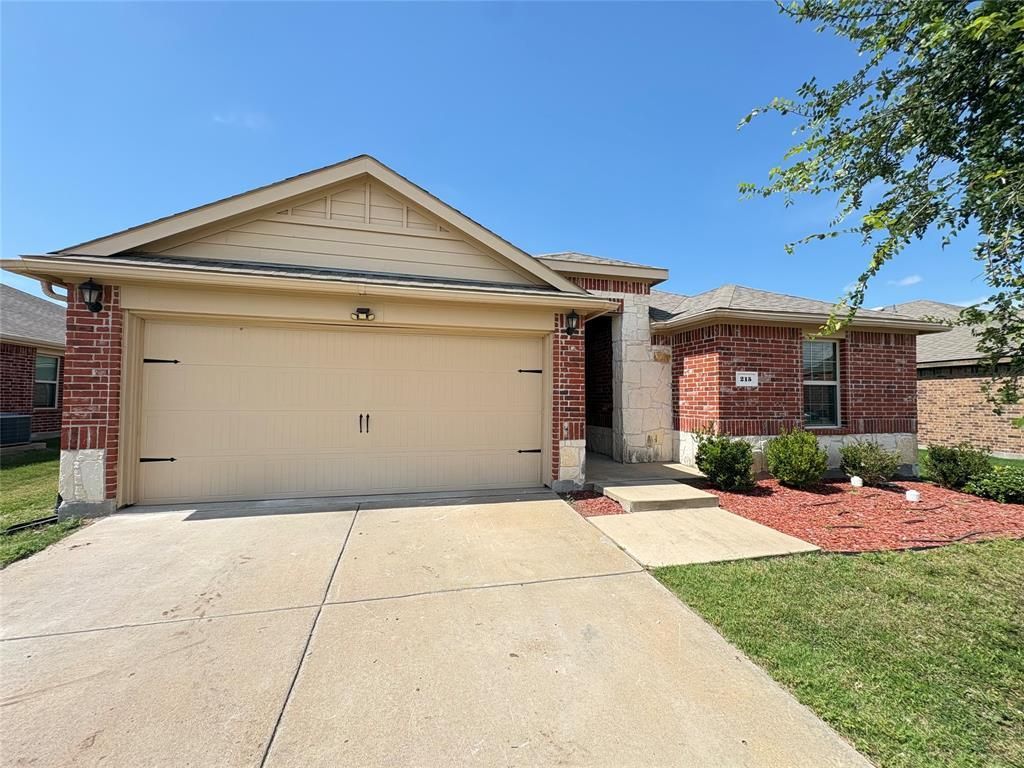 215 Woodland Street, Anna