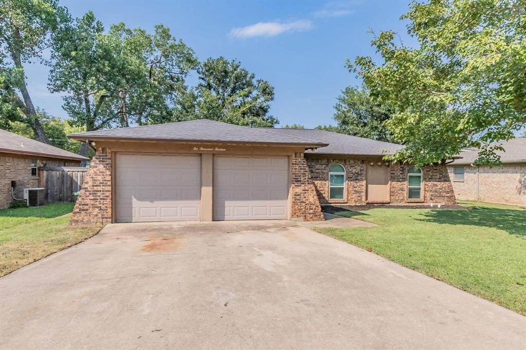 2013 Memphis Drive, Bedford