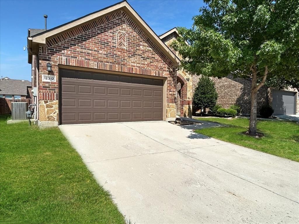 12312 Walden Wood Drive, Fort Worth