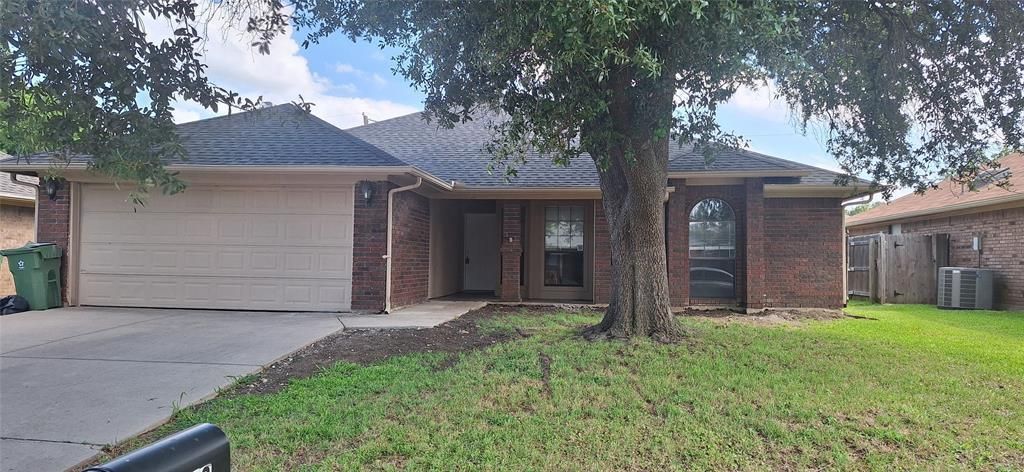 802 Crystal Creek Lane, Arlington