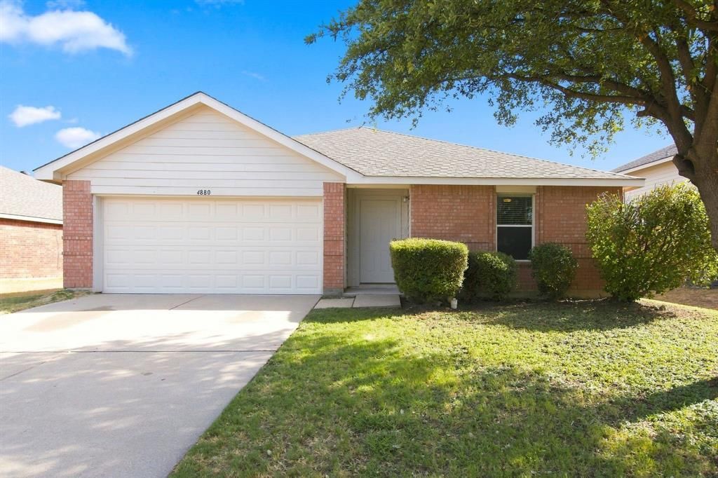 4880 Parkview Hills Lane, Fort Worth