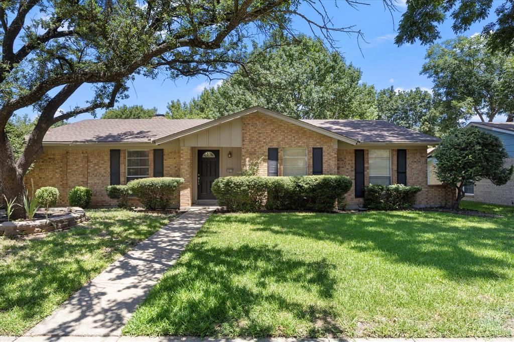 2413 Village Green Drive, Garland