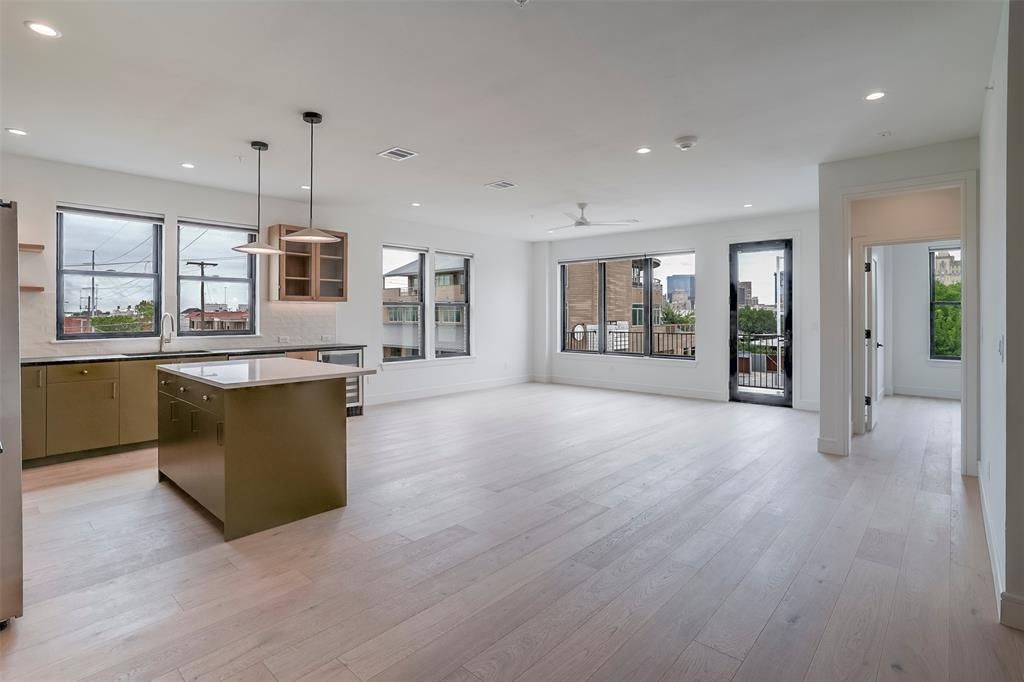 309 W Daggett Avenue 205, Fort Worth