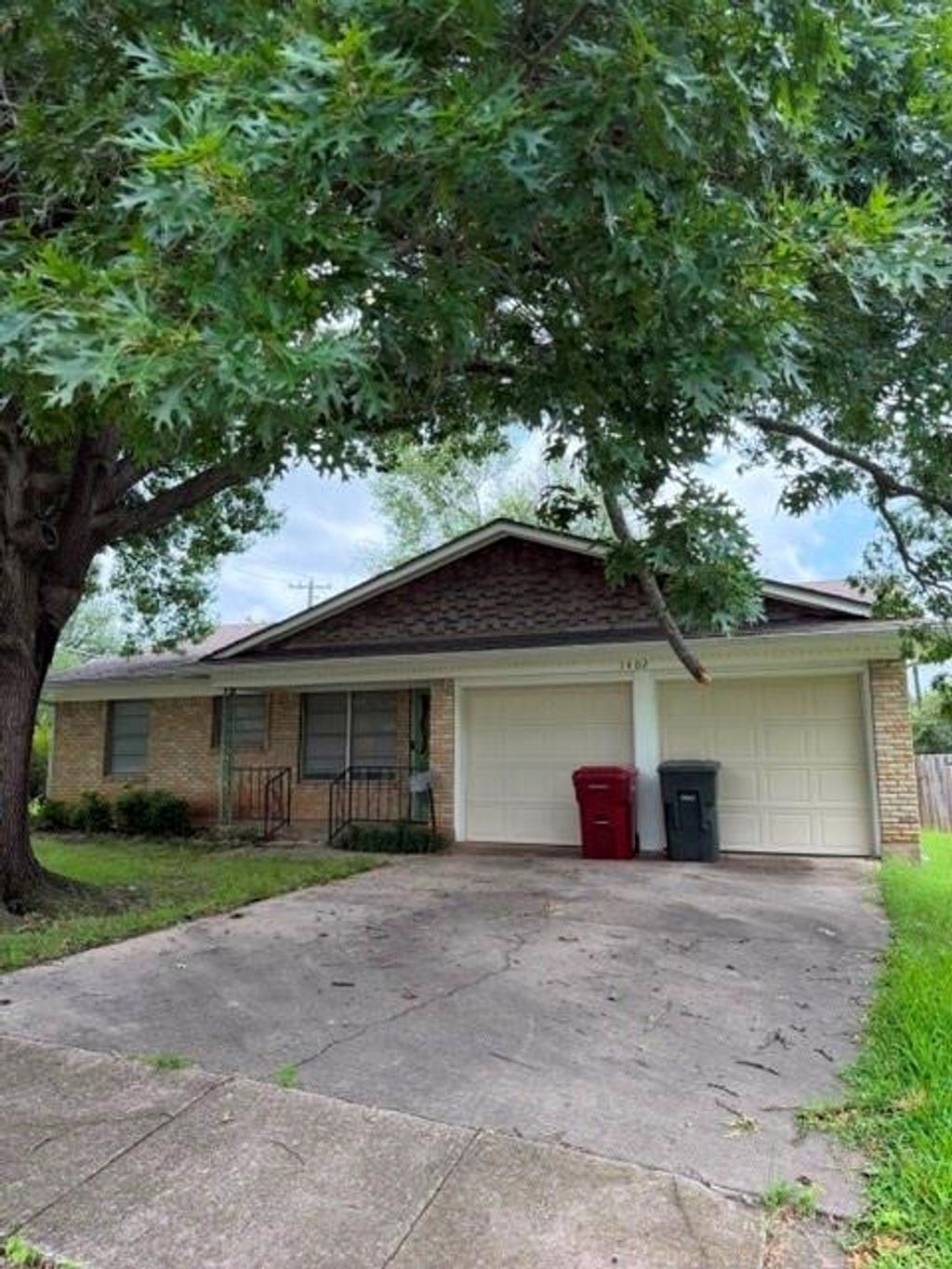 1402 Hillcrest Drive, Sherman