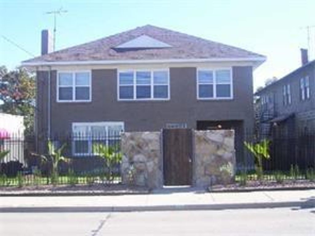 1122 N Zang Boulevard 201, Dallas