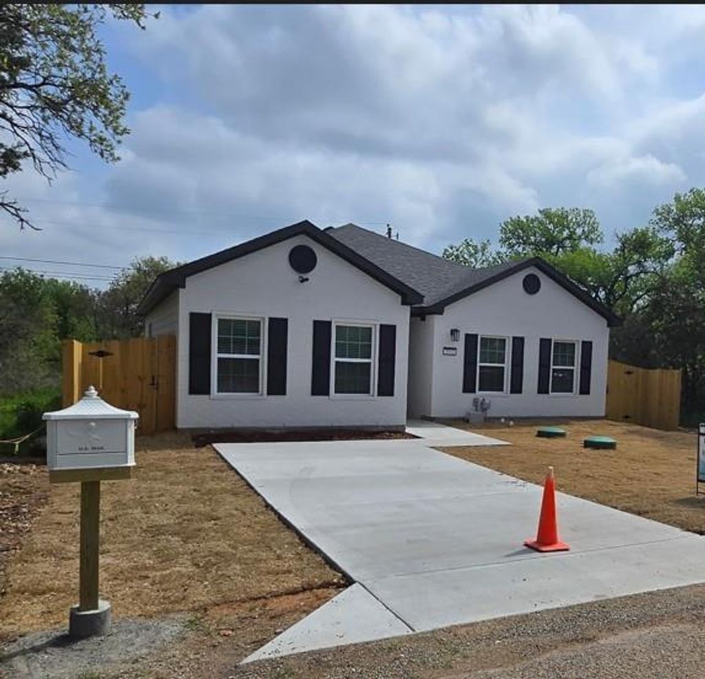 3513 Tomahawk Drive, Granbury
