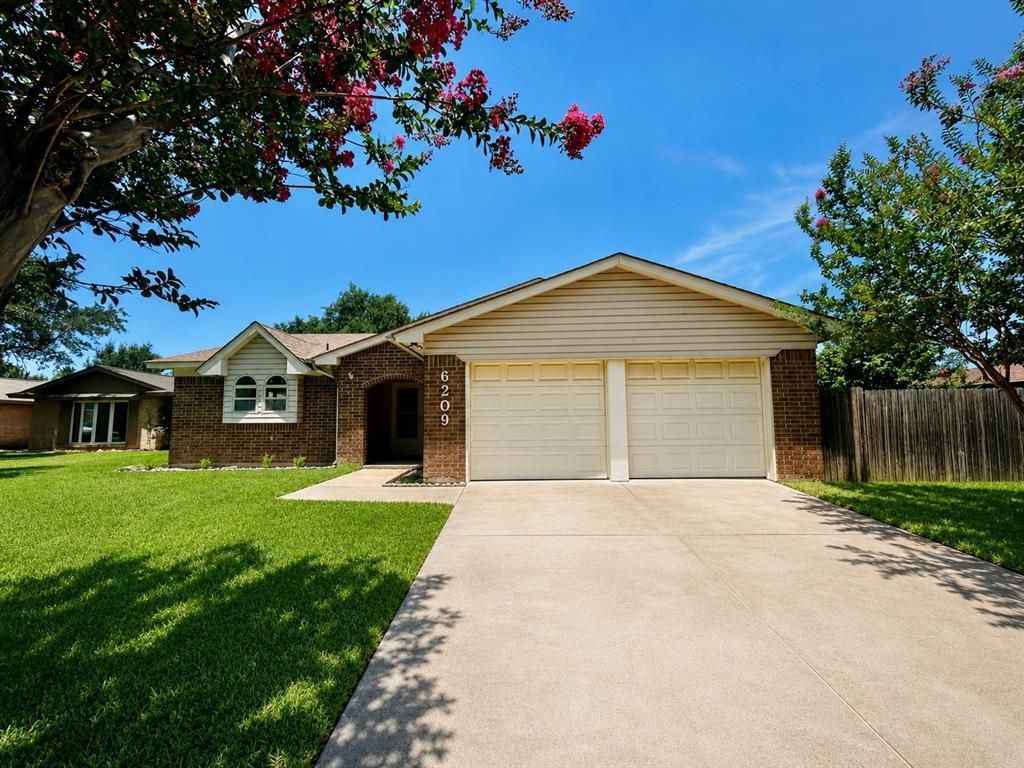 6209 Gayle Drive, North Richland Hills