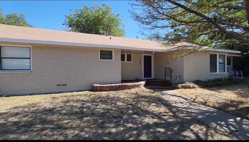 718 College, Stephenville