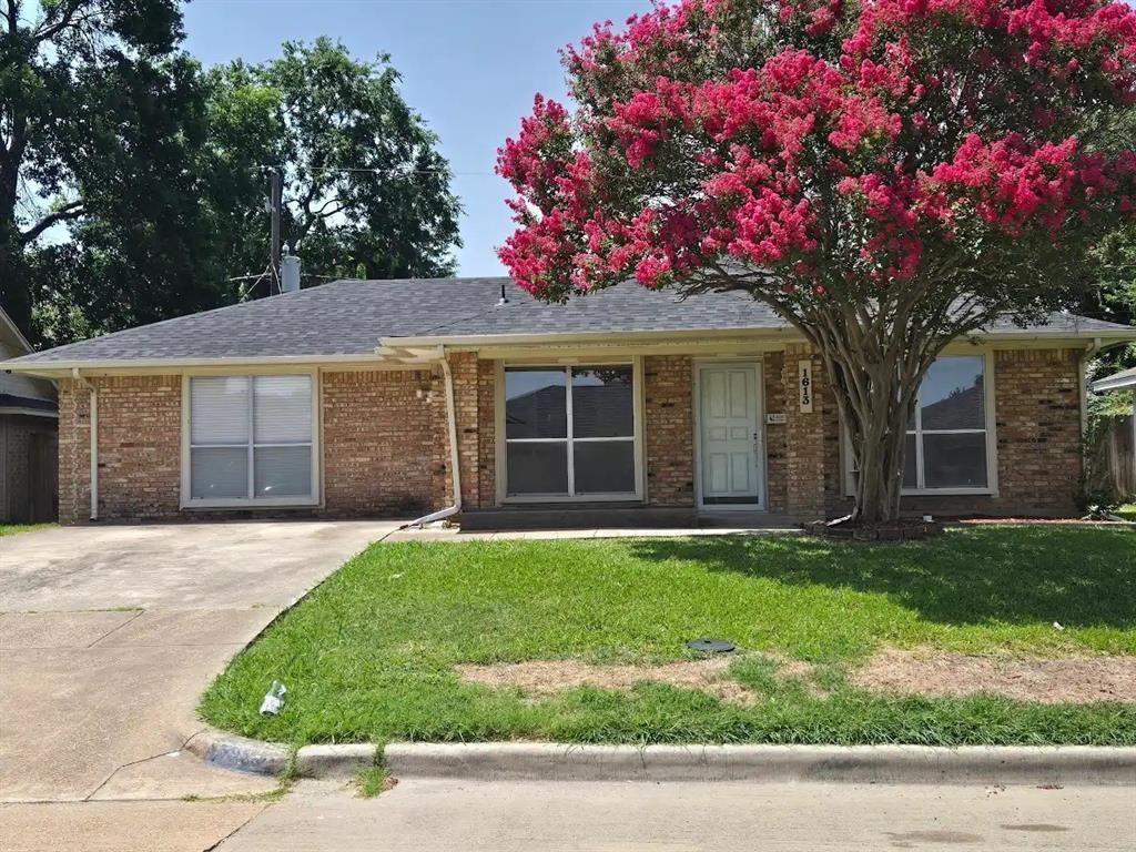 1613 S Bent Tree Trail, Grand Prairie
