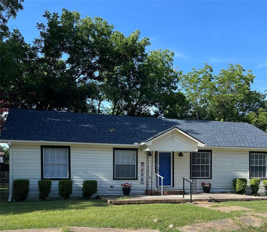 903 W 8th Street, Bonham