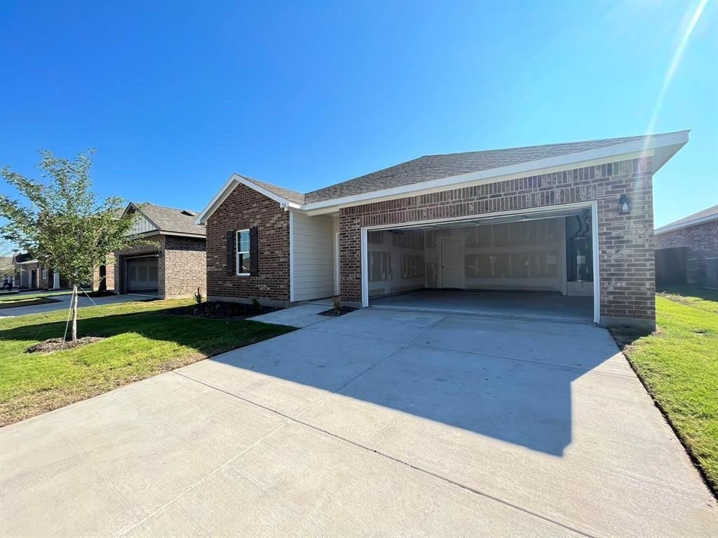 786 Yorkshire Drive, Lavon