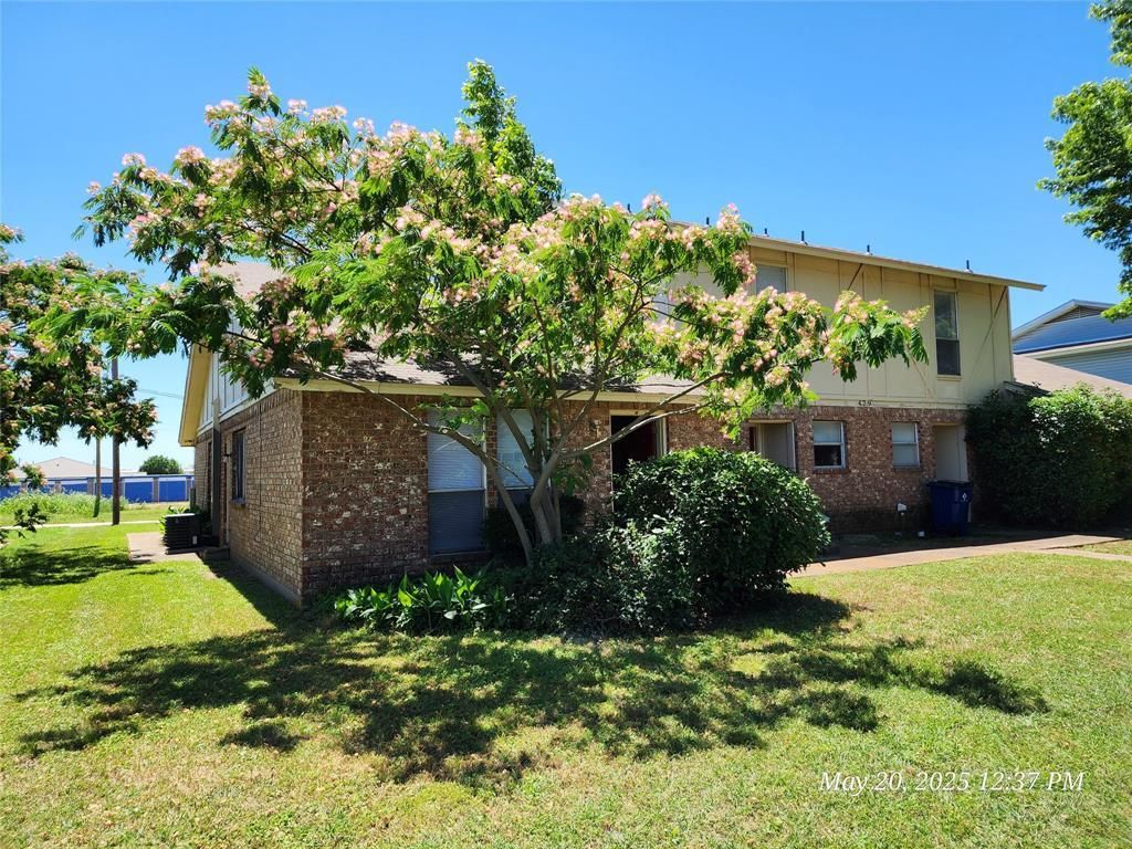 429 Sw Thomas Street A, Burleson