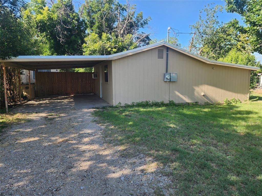 202 W Martin, Comanche