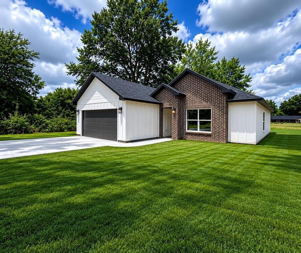 921 Putman Street, Sulphur Springs