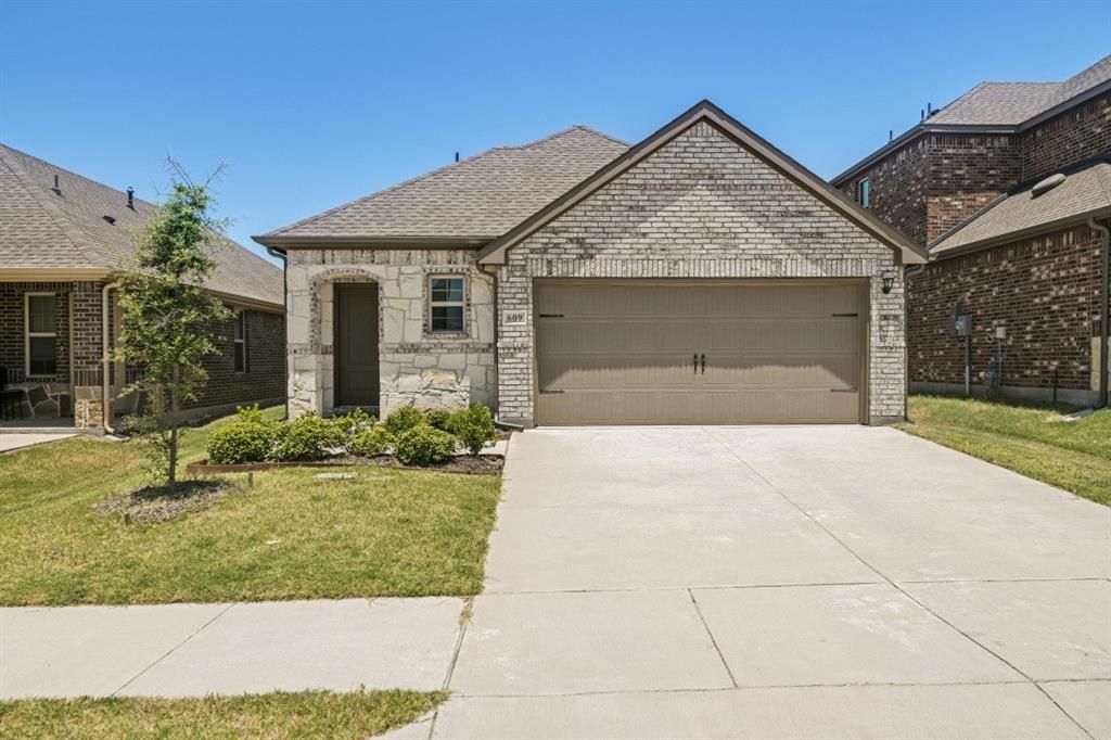 609 Nature Stroll Road, Lavon