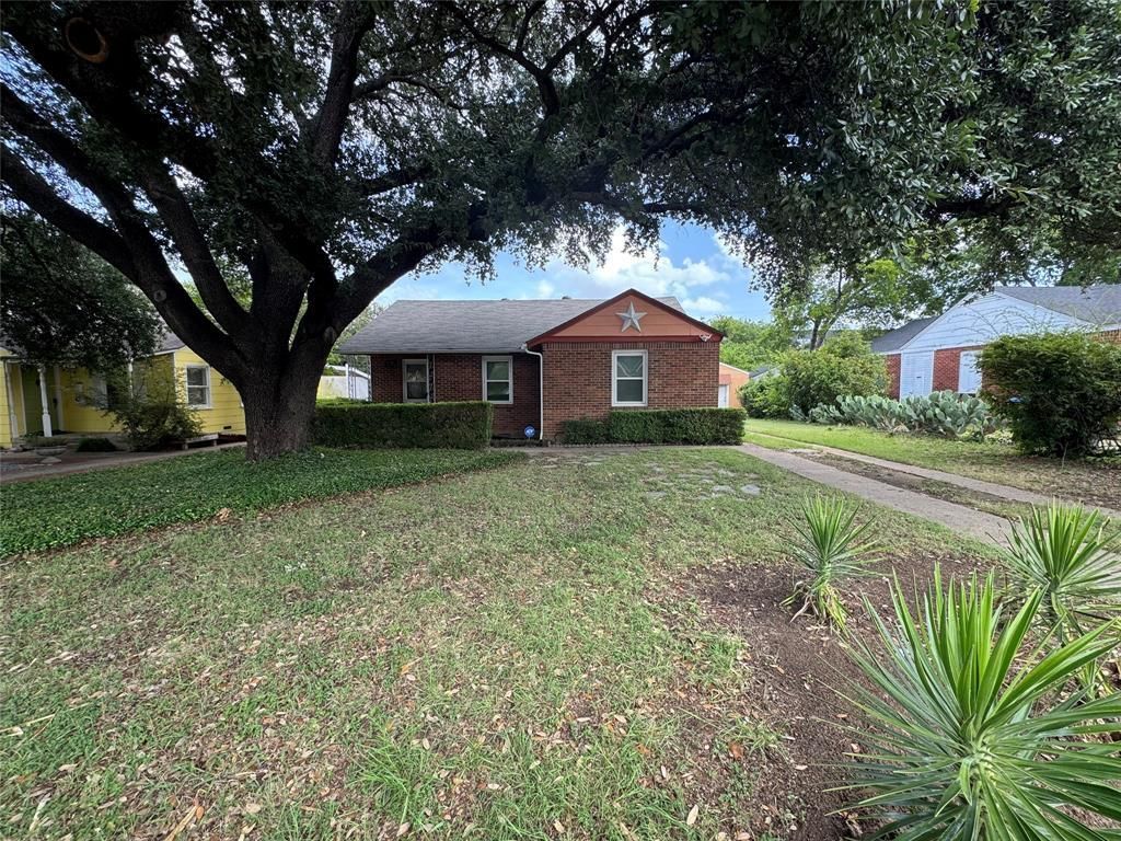 3241 Sandage Avenue, Fort Worth