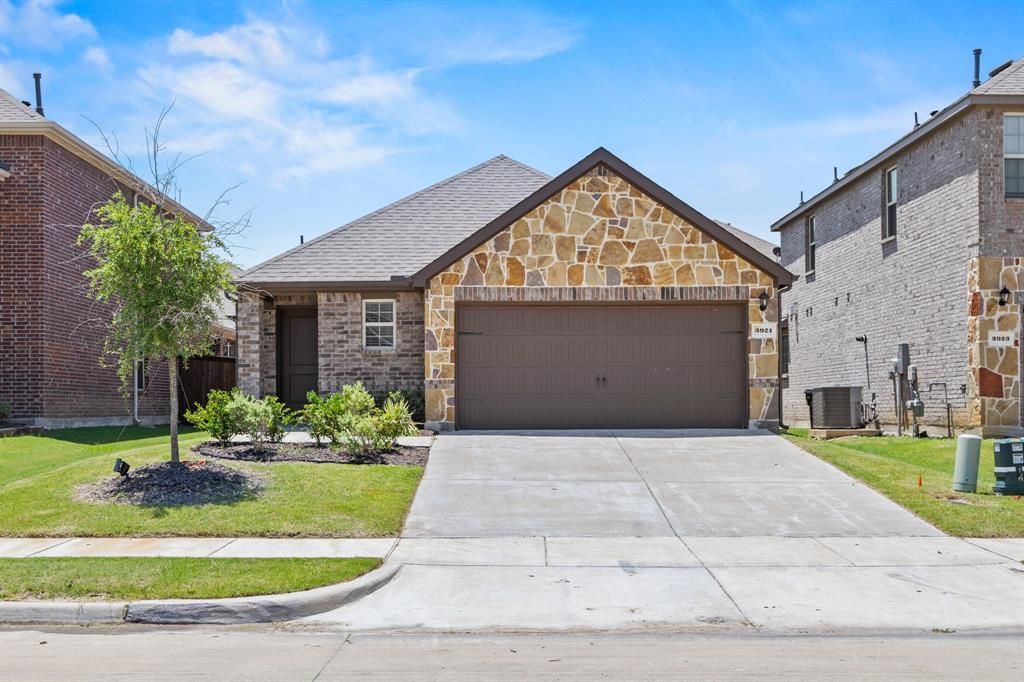 3921 Oak Creek Circle, Denison