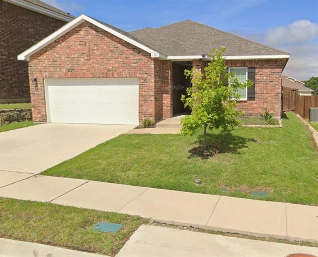 711 Camden Drive, Lavon
