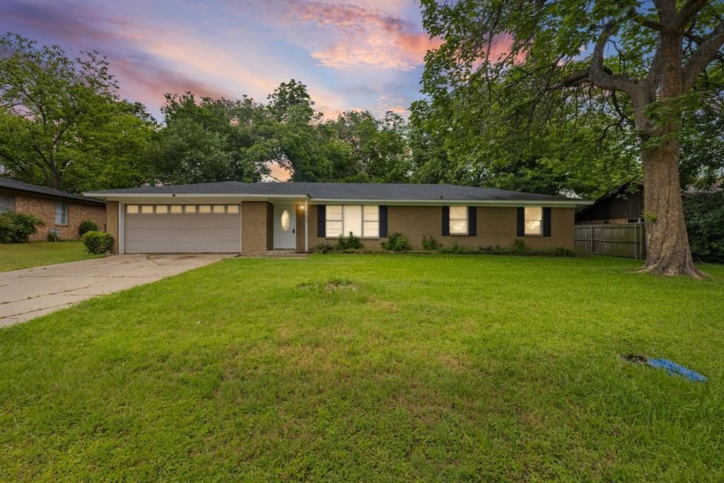 705 Plano Street, Sulphur Springs
