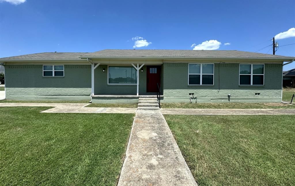321 E Lake Street, Krum