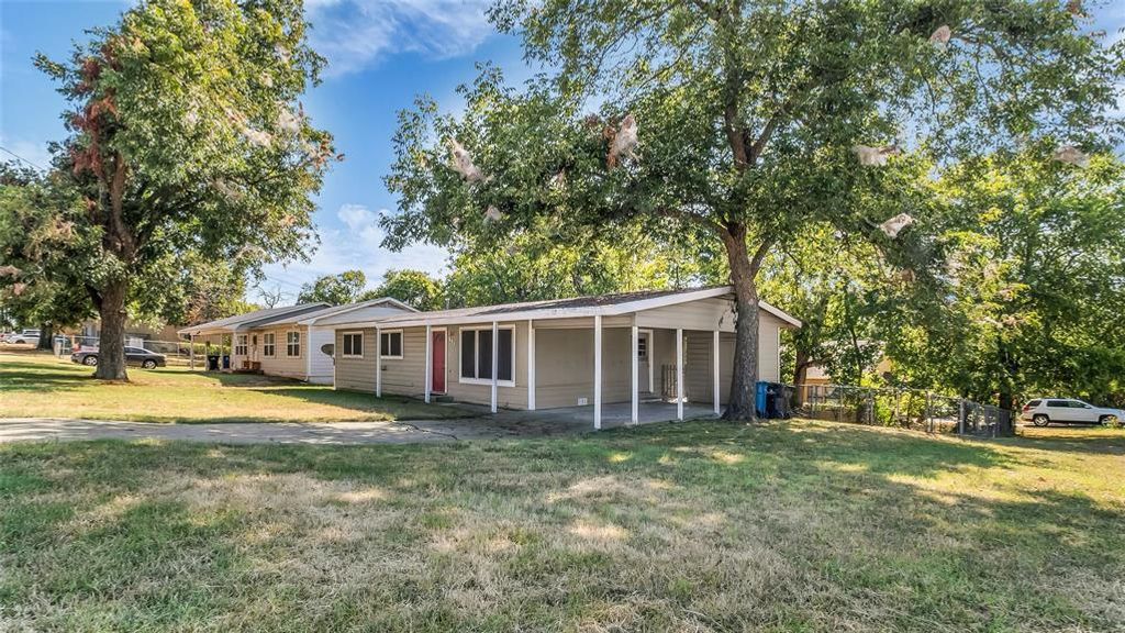 501 S Perry Street, Denison
