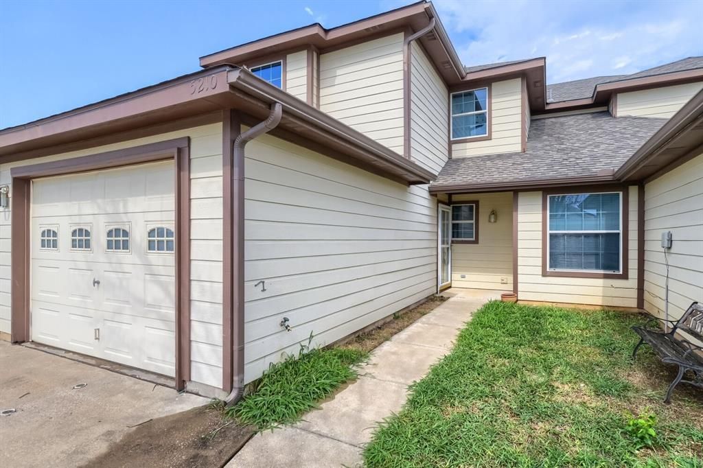 5210 Mountain Spring Trail, Fort Worth