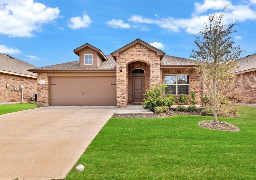 9104 Herringbone Drive, Fort Worth