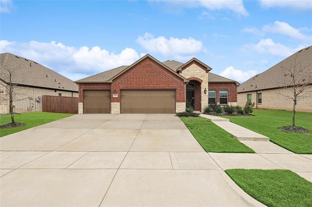 537 Oleander Drive, Royse City