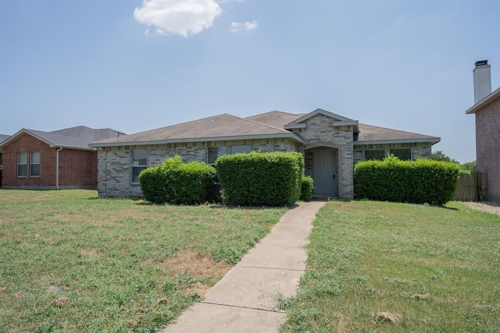 1420 Bumble Bee Drive, Lancaster