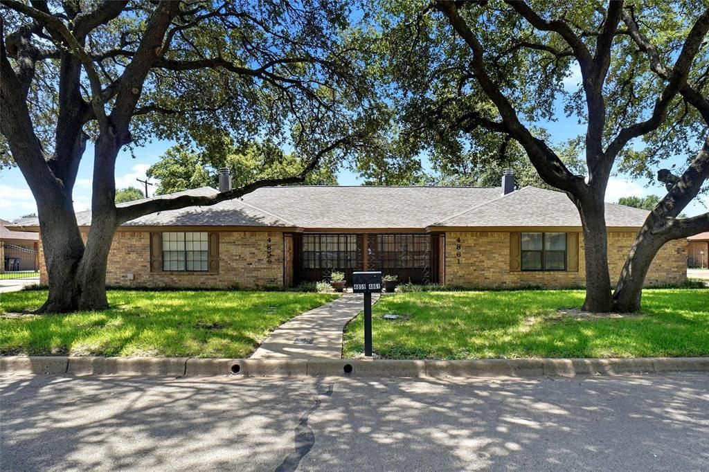 4861 Ledgestone Court, Fort Worth