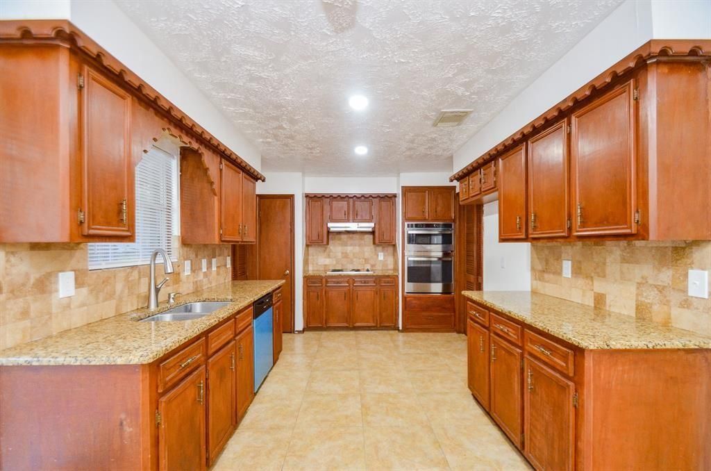 4802 Lost Oak Drive, Spring