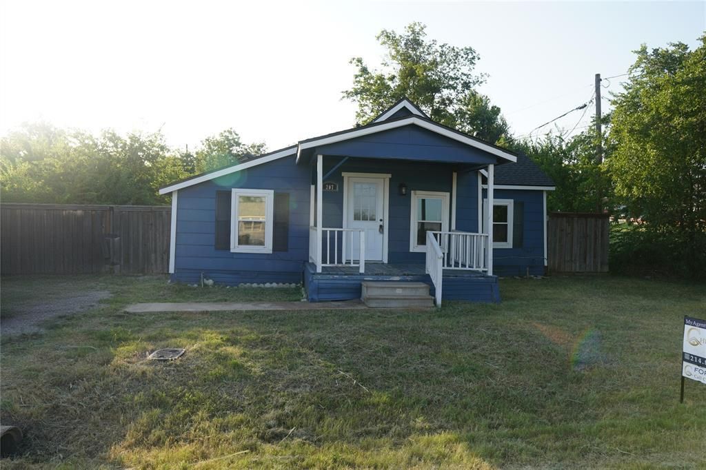 207 N Illinois Street, Celina