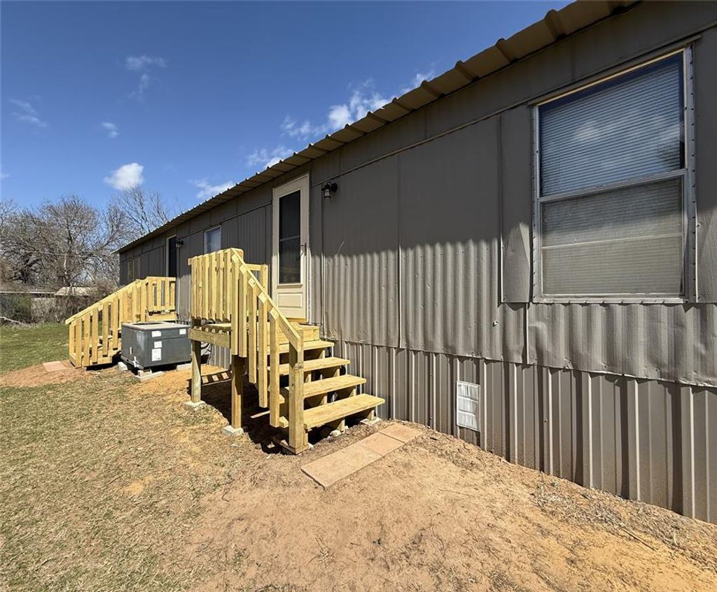 1025 E Owing Street, Denison